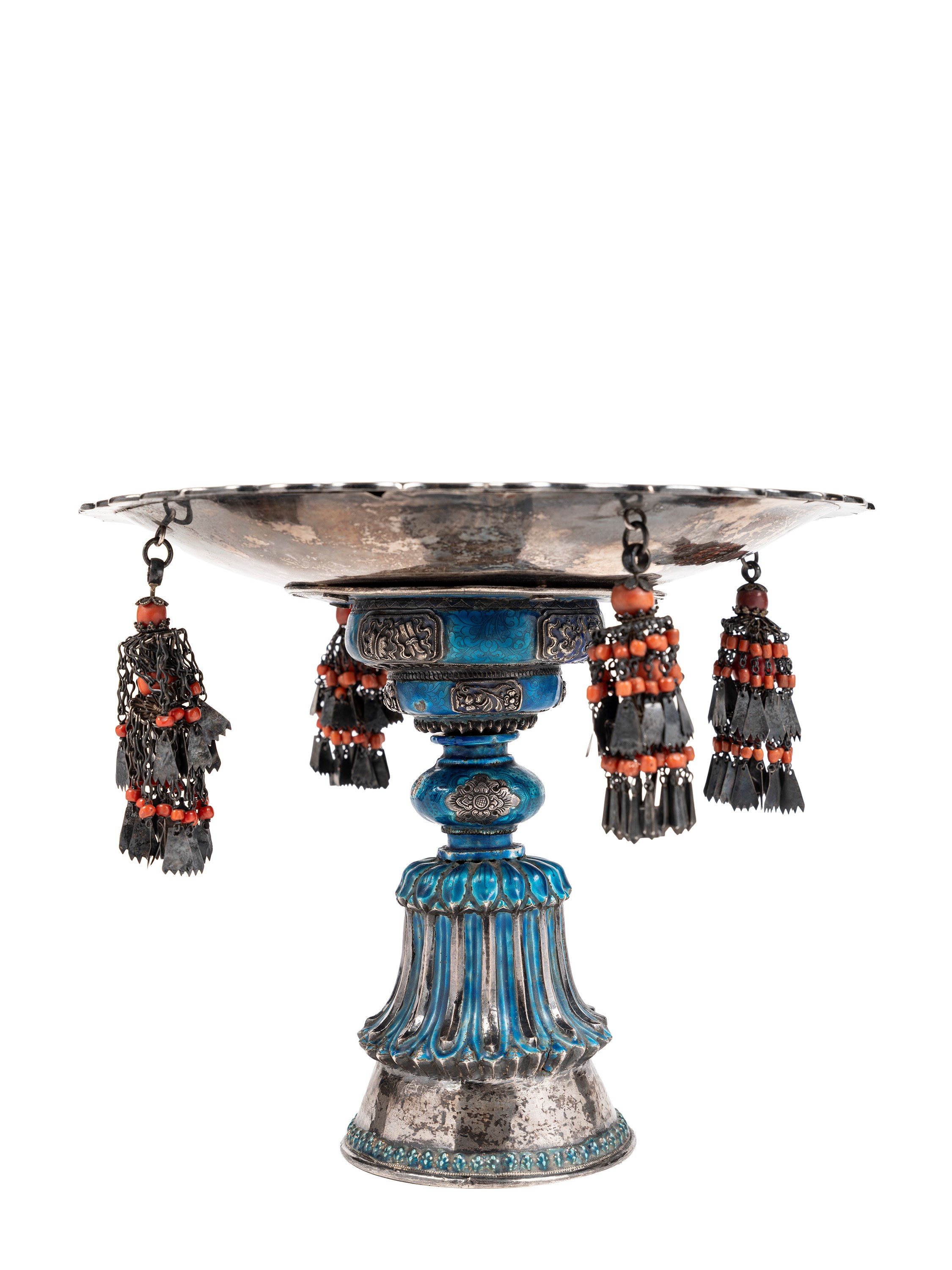 Alzata in argento smaltato, decorazione a sbalzo con drago e fenice (Tibet, XIX secolo)