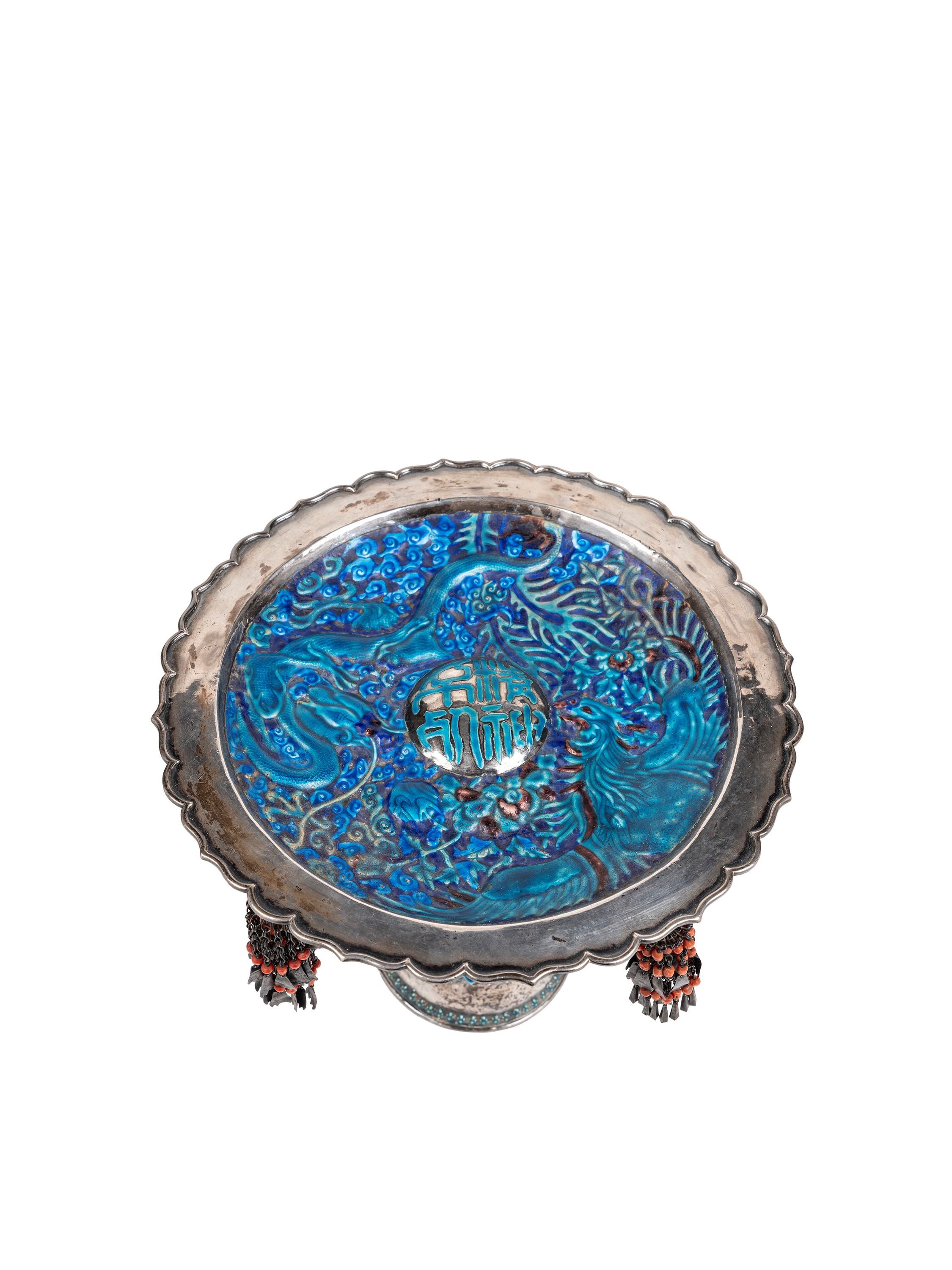 Alzata in argento smaltato, decorazione a sbalzo con drago e fenice (Tibet, XIX secolo)