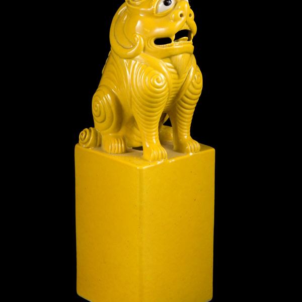 A PORCELAIN SEAL