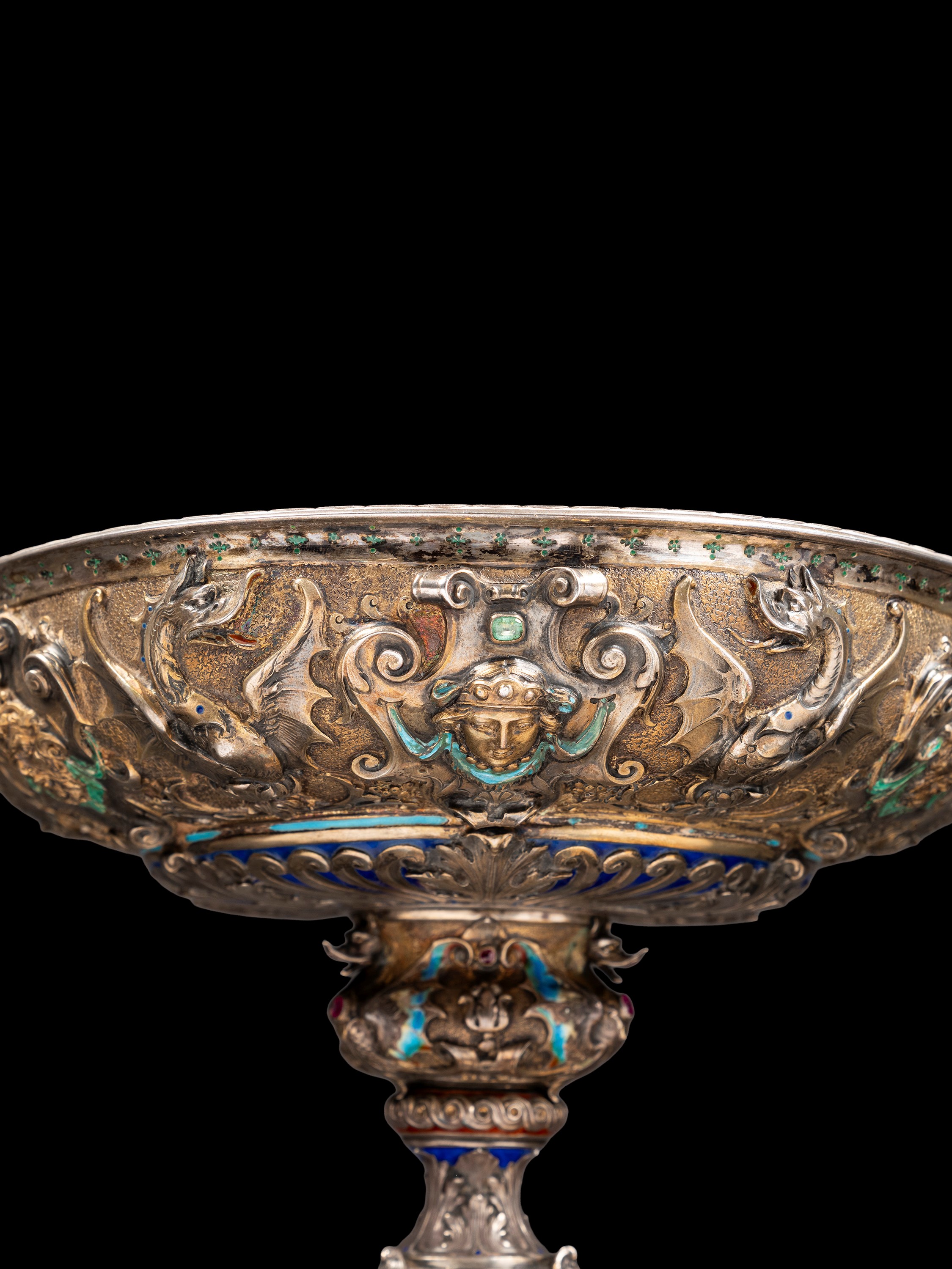 IMPORTANTE COPPA IN ARGENTO E SMALTI