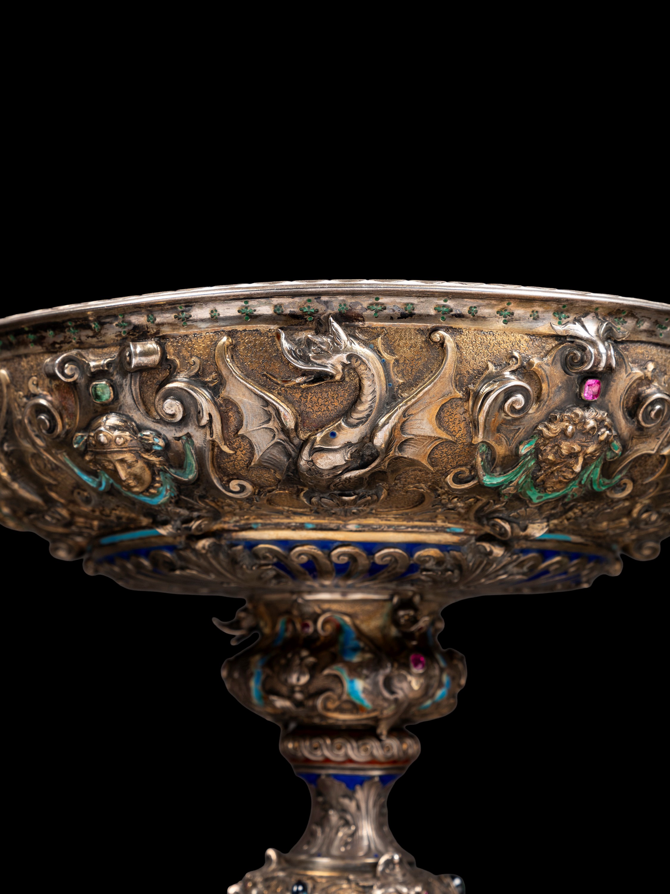 IMPORTANTE COPPA IN ARGENTO E SMALTI