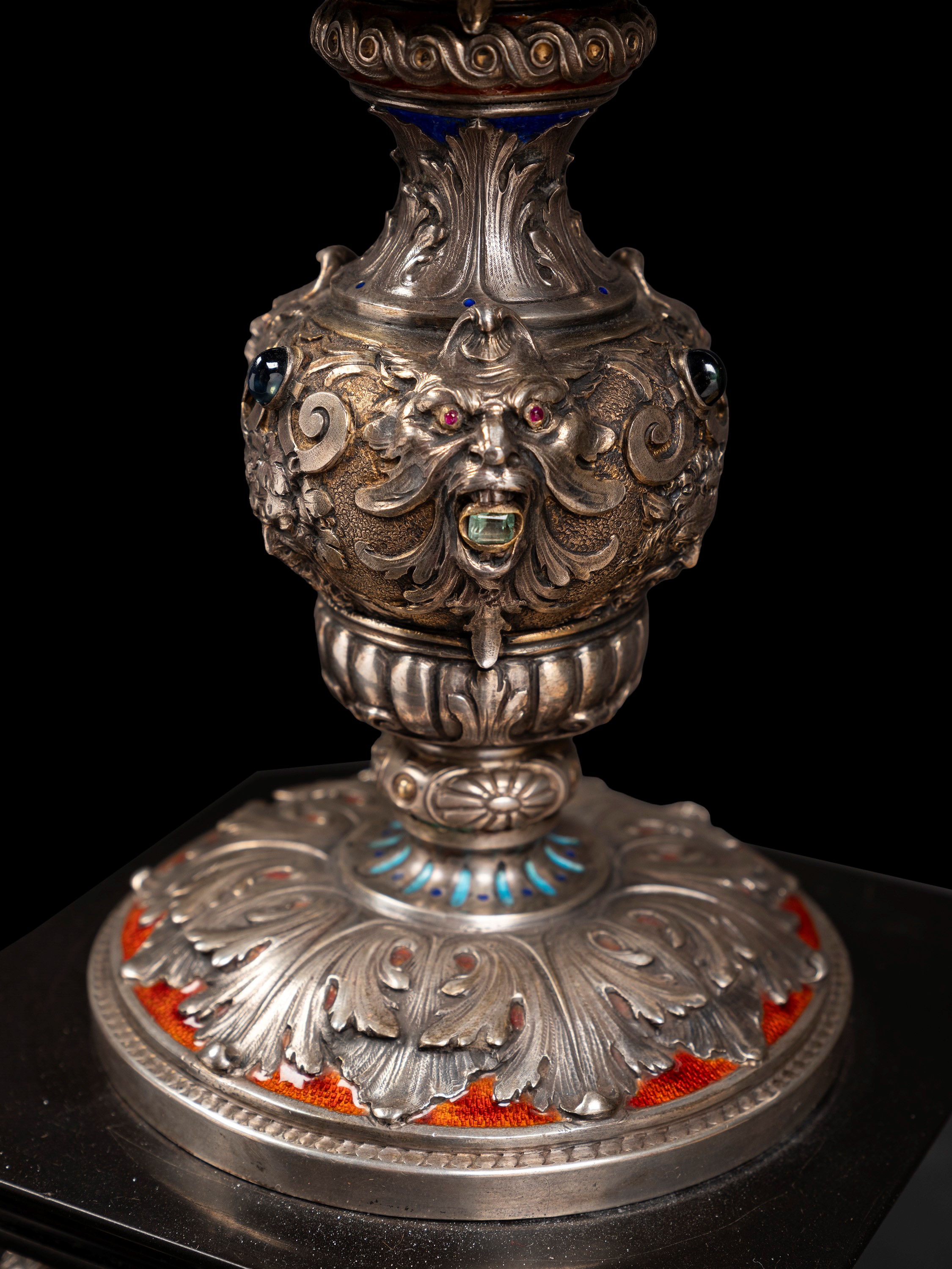 IMPORTANTE COPPA IN ARGENTO E SMALTI