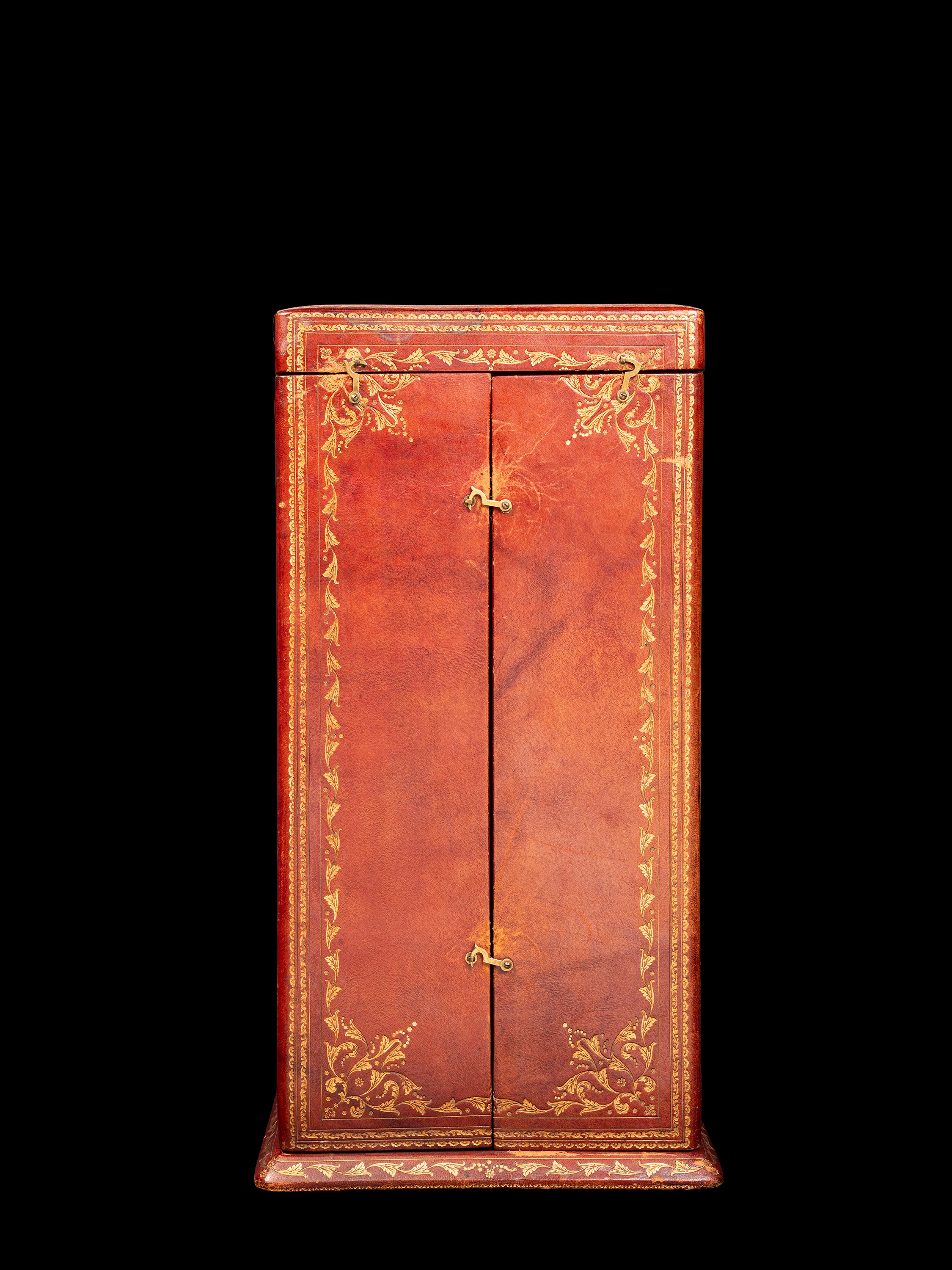 IMPORTANTE COPPA IN ARGENTO E SMALTI