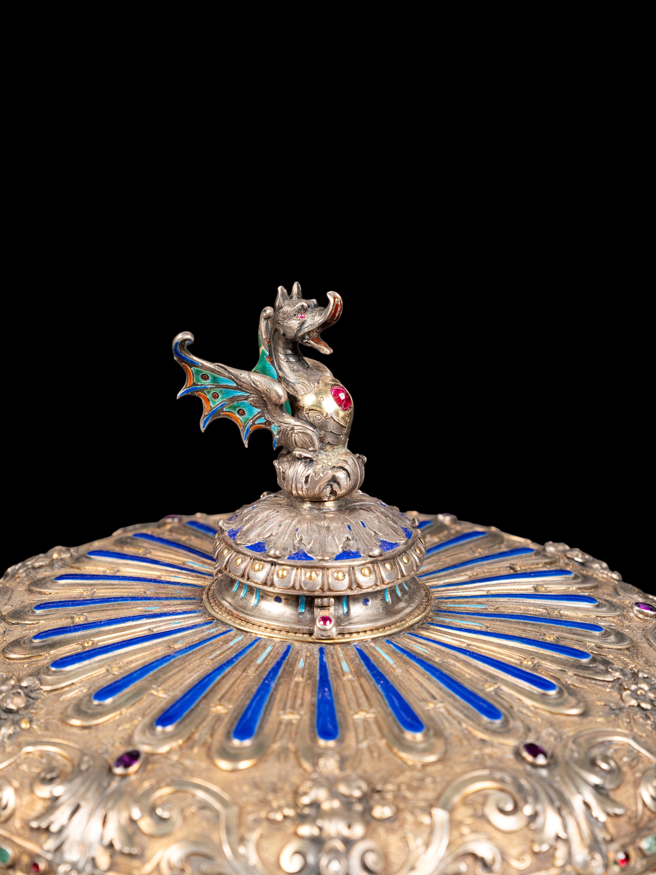 IMPORTANTE COPPA IN ARGENTO E SMALTI