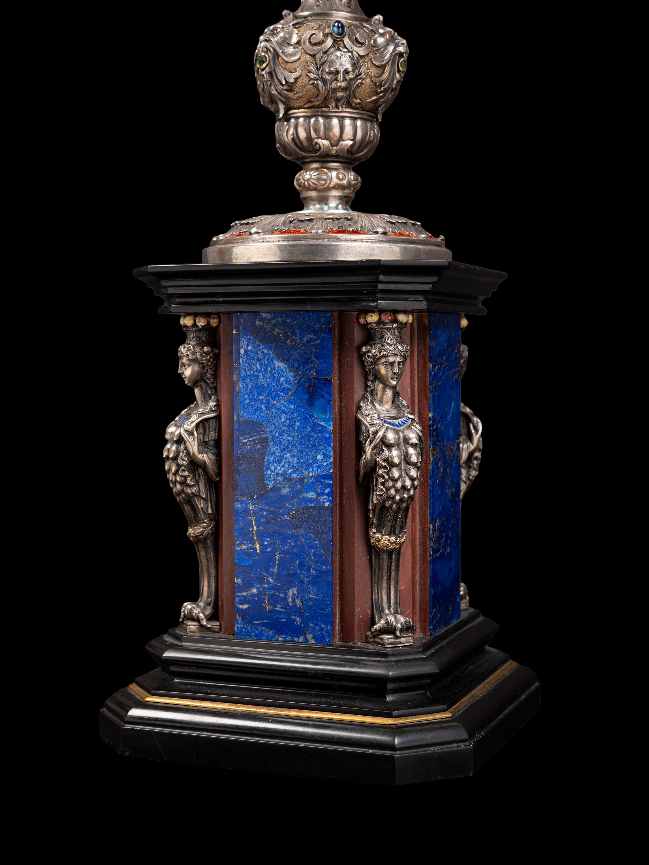 IMPORTANTE COPPA IN ARGENTO E SMALTI