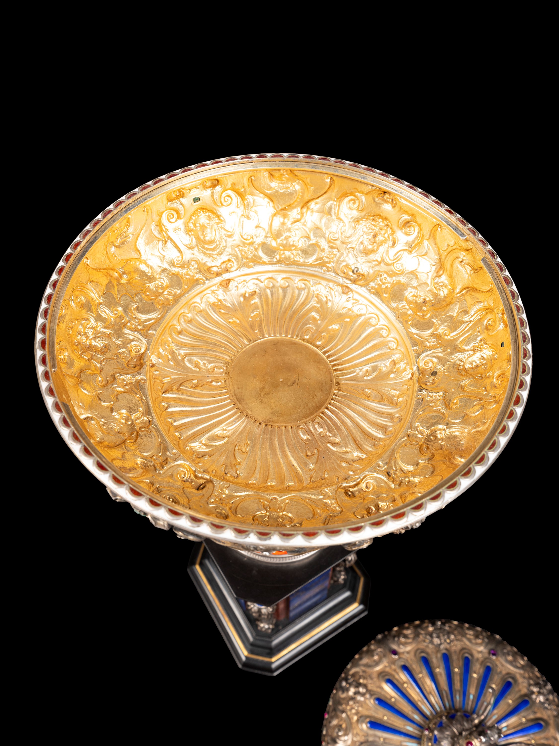 IMPORTANTE COPPA IN ARGENTO E SMALTI