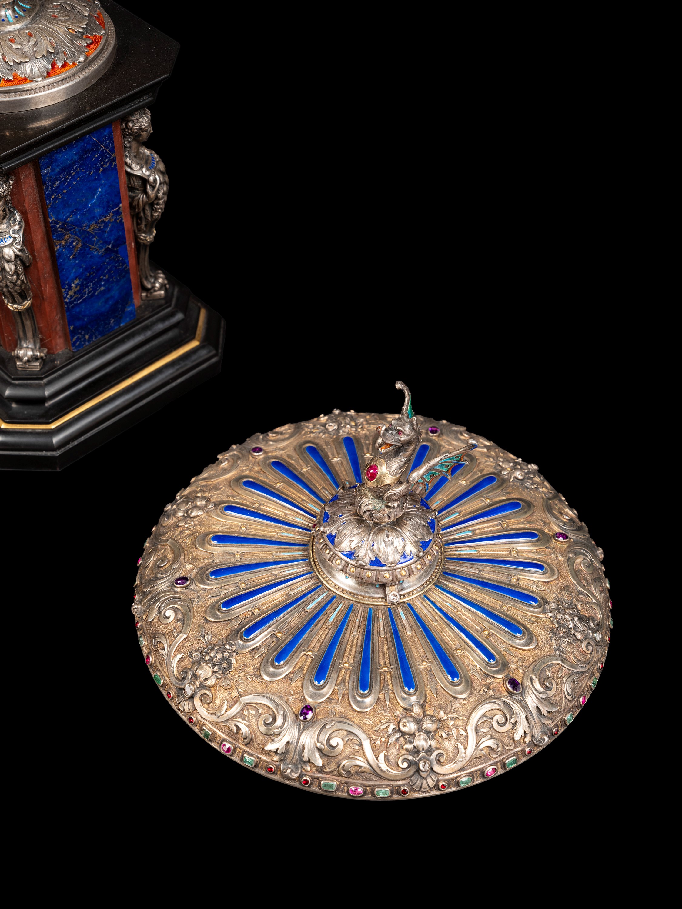 IMPORTANTE COPPA IN ARGENTO E SMALTI