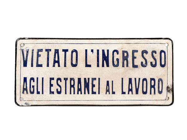 1930s ENAMELED SIGN – BLACK AND WHITE