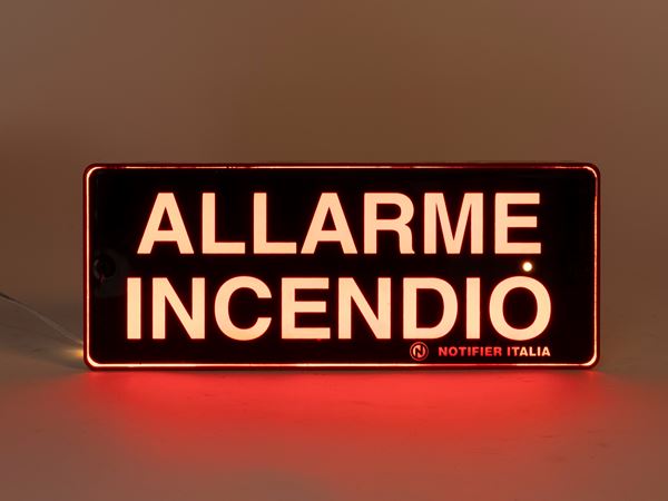ILLUMINATED FIRE ALARM SIGN.