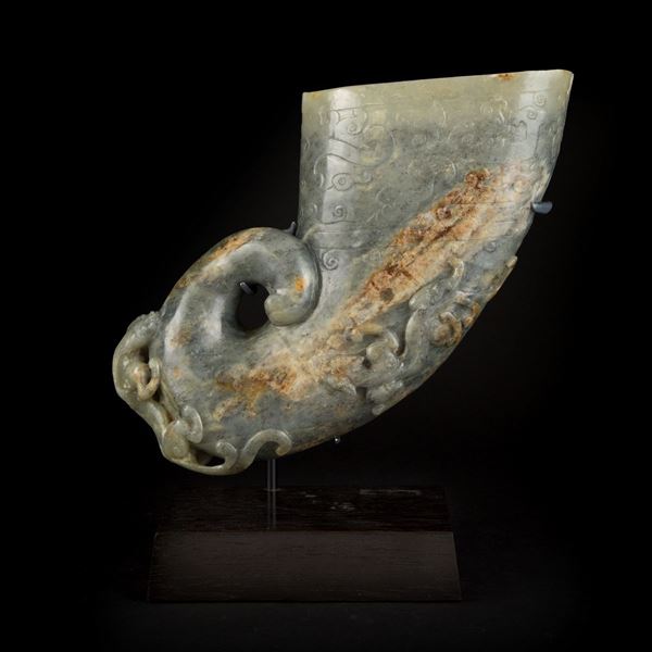 A RARE LARGE MOTTLED GREY JADE RHYTON