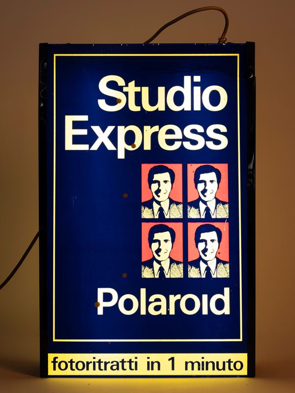 POLAROID STUDIO EXPRESS ILLUMINATED SIGN: PHOTOS IN A MINUTE