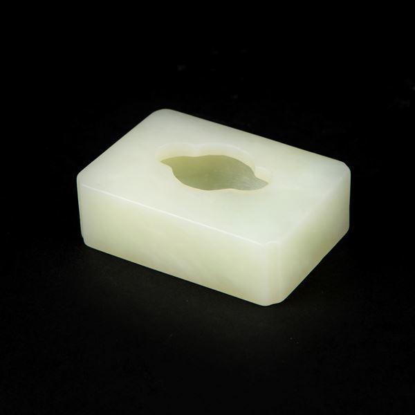 A JADE BRUSH-WASHER