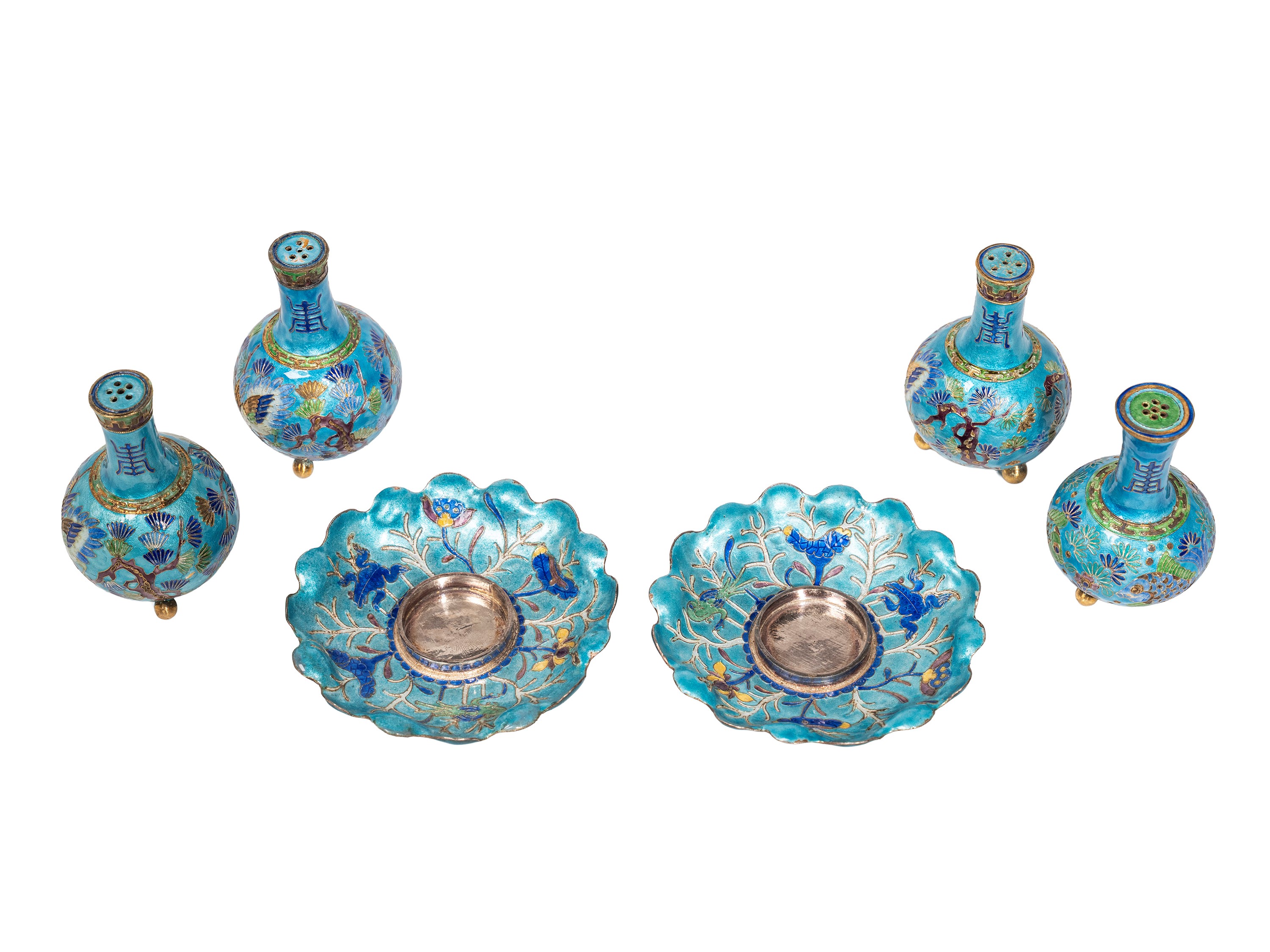 Saliere in argento e smalto a forma di vaso con quattro saliere e due piattini, Cina (inizio XX s...