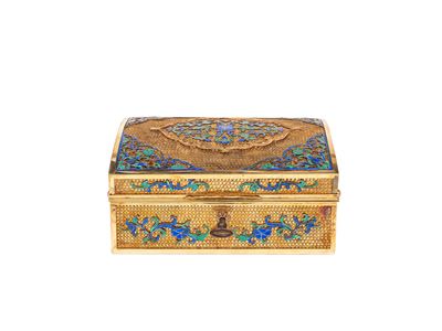 Cina, dinastia Qing (1644-1911), Scatola in filigrana d’argento e smalti con motivi floreali