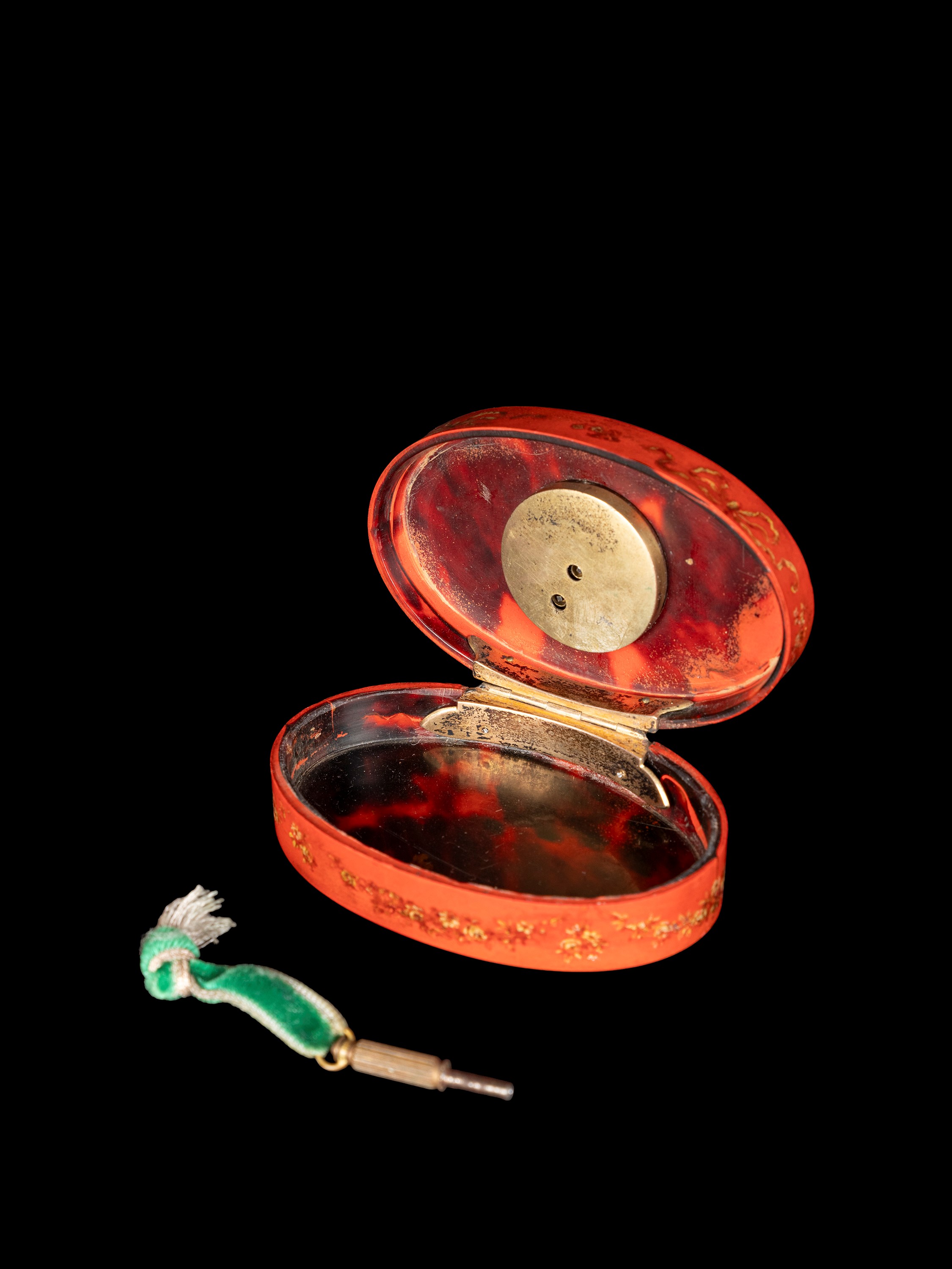 TABACCHIERA LACCATA CON OROLOGIO