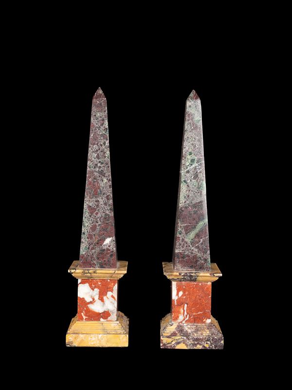 COPPIA DI OBELISCHI IN MARMO