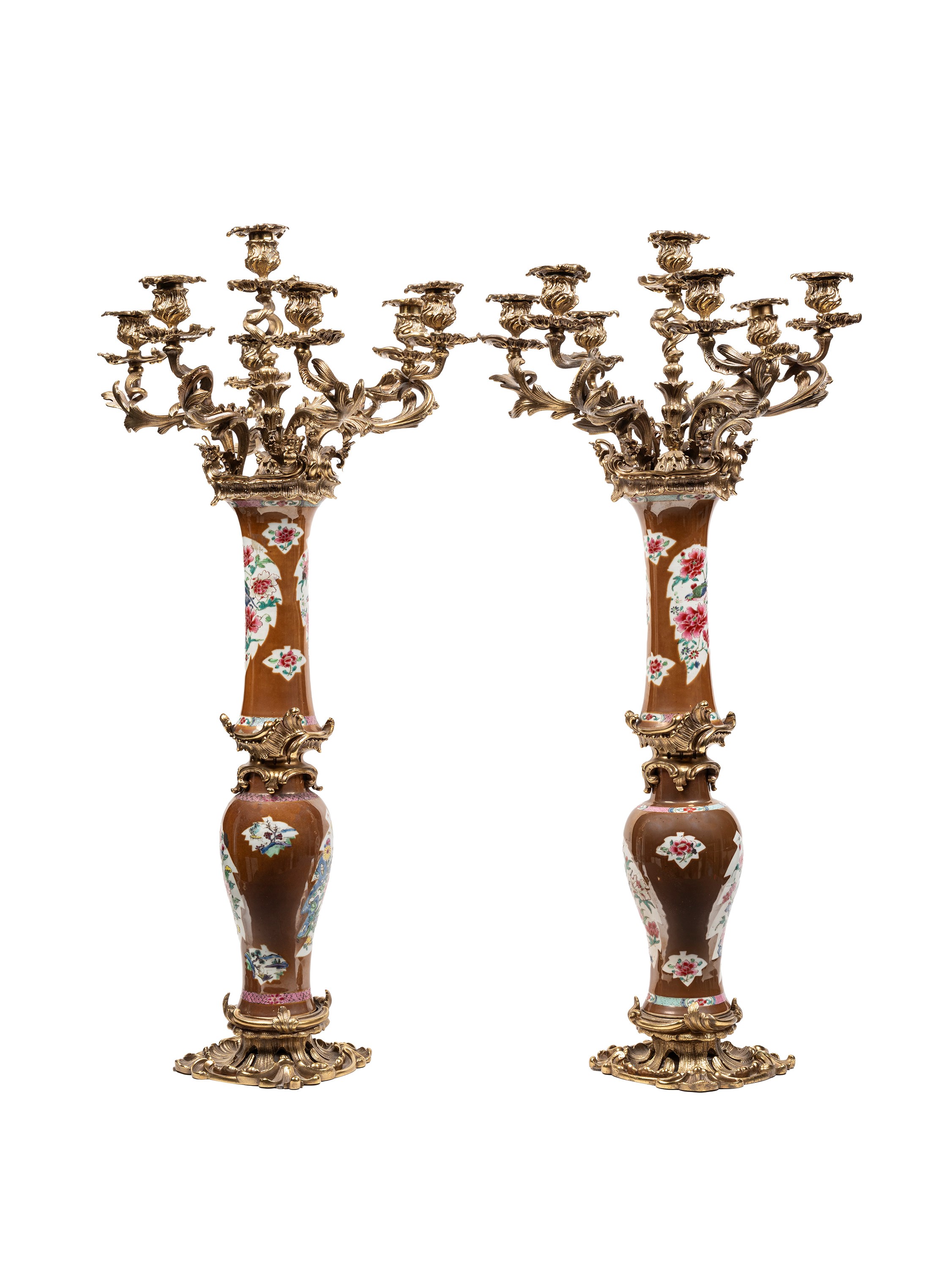 COPPIA DI CANDELIERI IN PORCELLANA E BRONZO