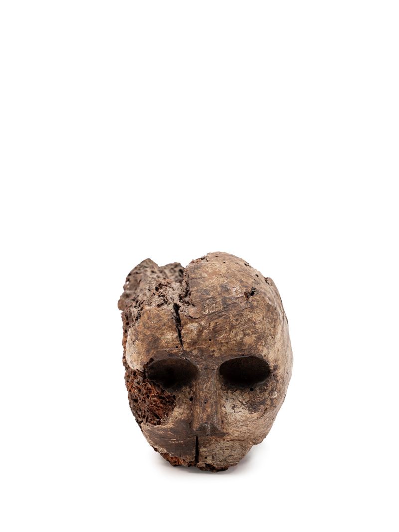 ANTICO TESCHIO TIBETANO IN LEGNO