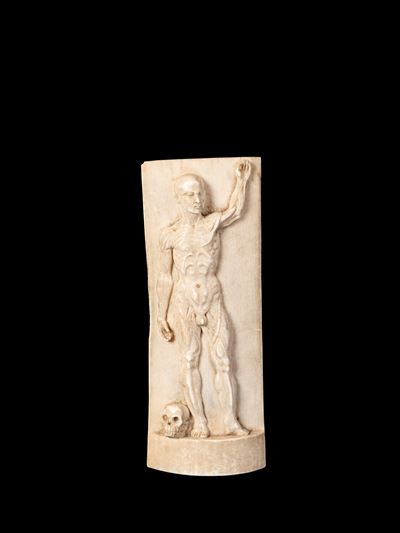 Scorticatore in avorio, Scena memento mori con figura maschile e teschio, metà XIX secolo