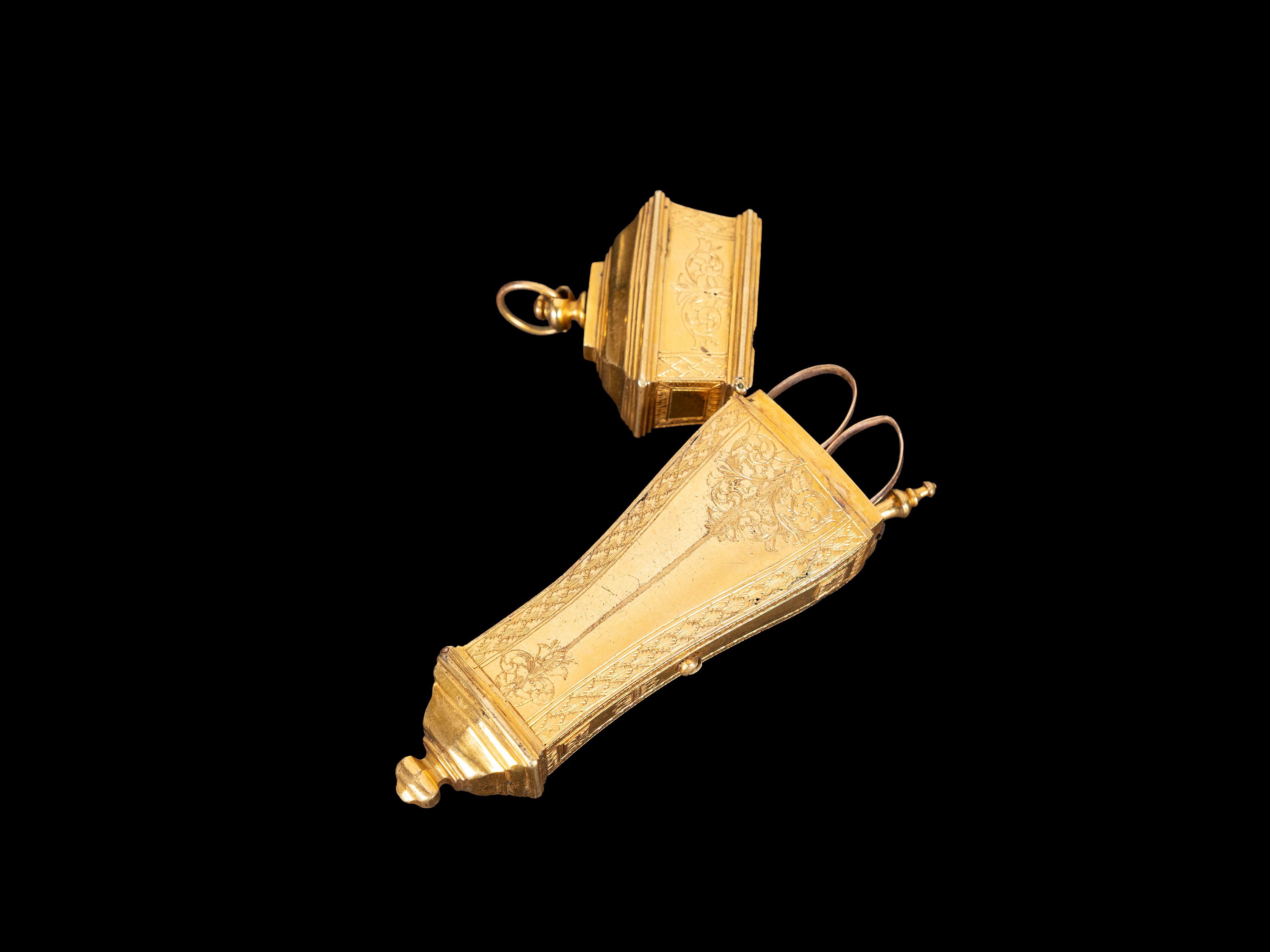 Necessaire in rame dorato, incisioni floreali, Francia XVIII secolo