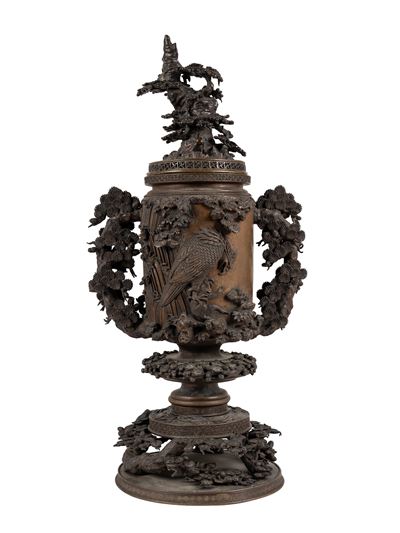 Giappone (periodo Meiji, 1868-1912), Grande koro in bronzo con patina scura