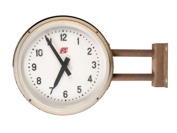 CLOCK AT MILAN CENTRAL STATION