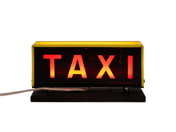 DOUBLE-SIDED ILLUMINATED ADVERTISING SIGN ON A WOODEN BASE FOR TAXIS