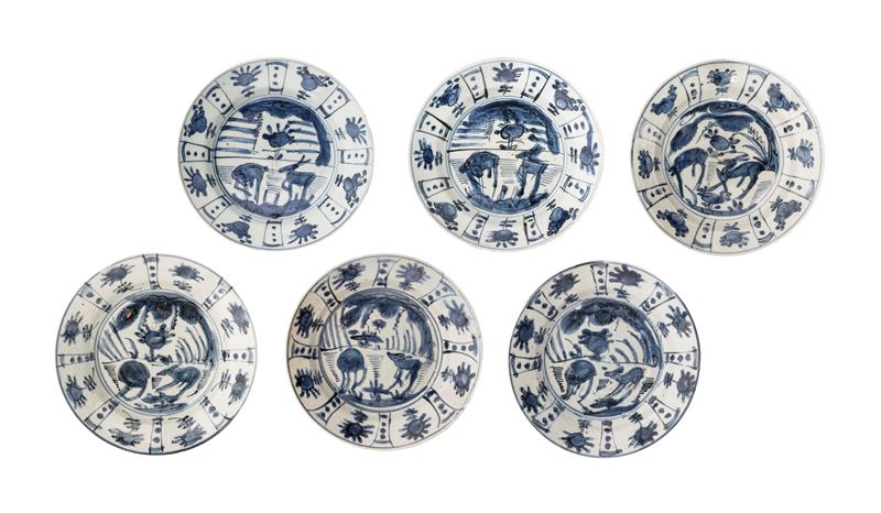 Cina, dinastia Ming (periodo Wanli), Sei piatti in porcellana bianca e blu in stile kraak
