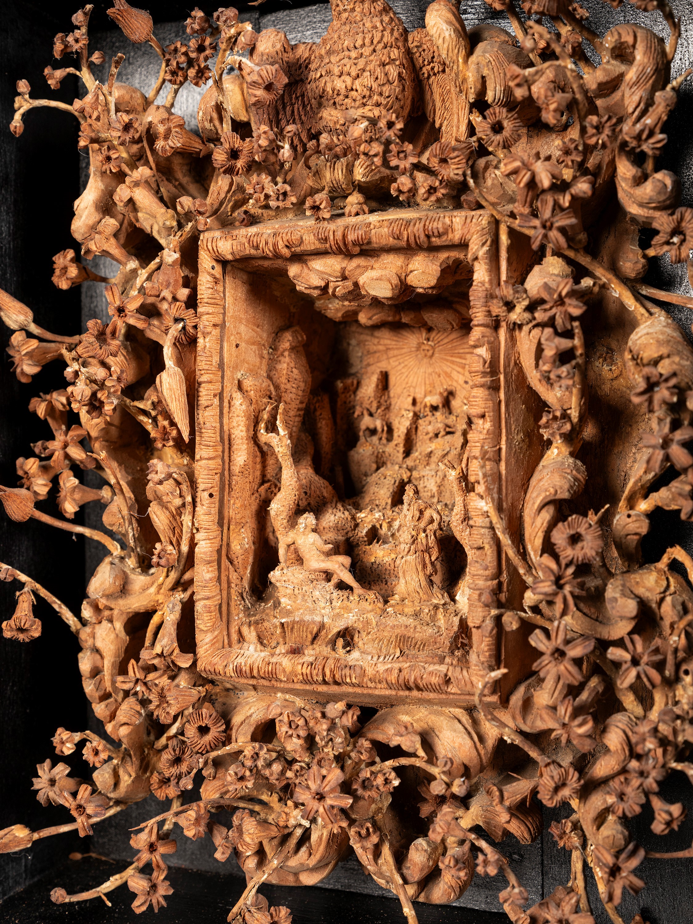 Intaglio in legno scolpito, scena di Adamo ed entità divina nel Giardino dell’Eden, area bolognes...