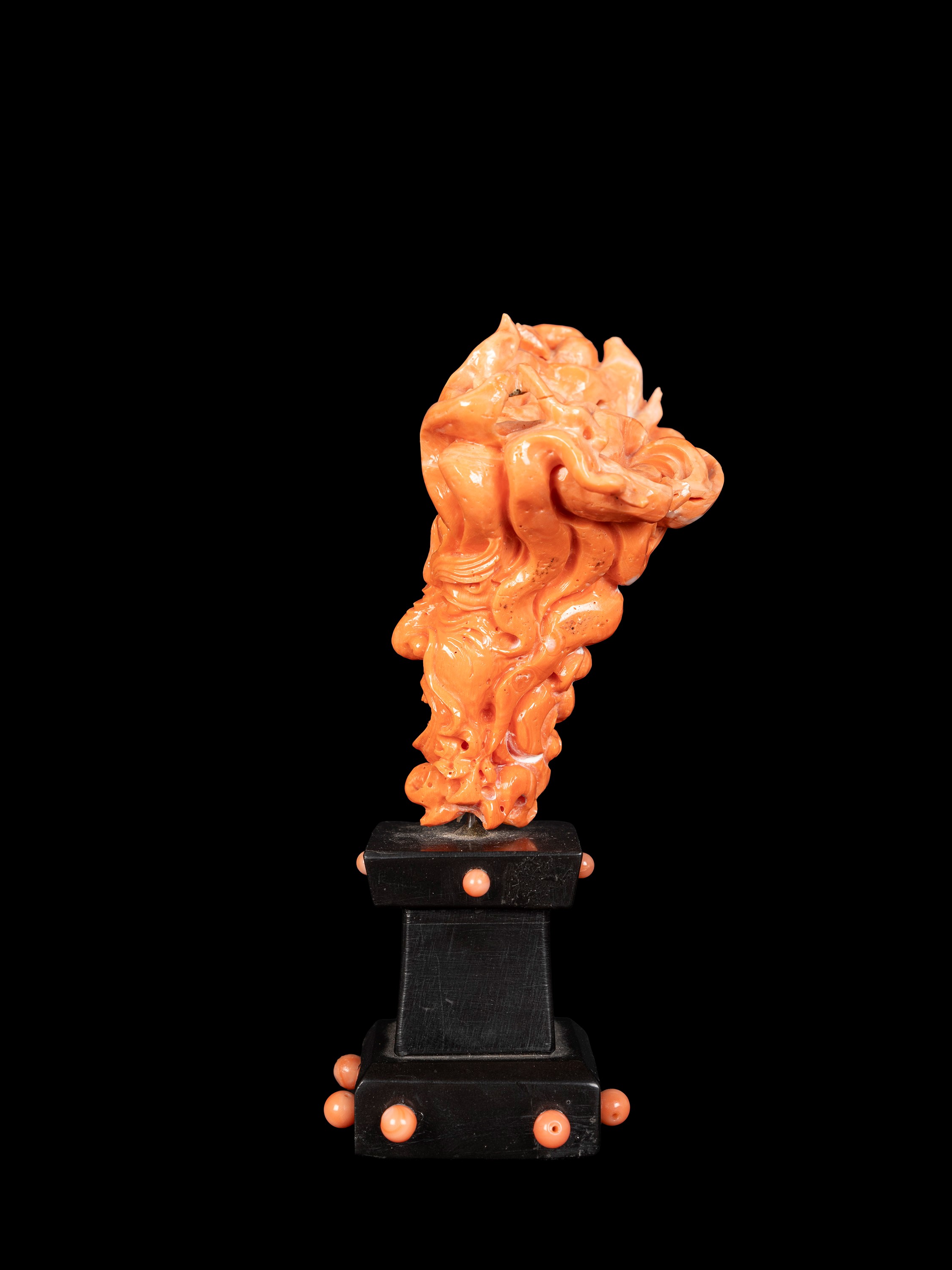 Carlo Parlati (attr.) - Scultura in corallo rosso scolpita