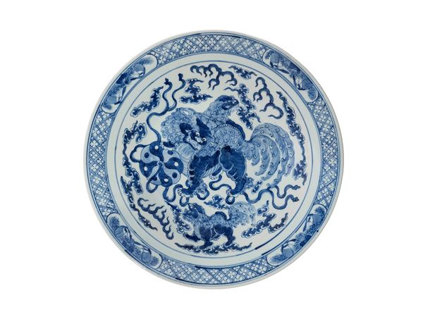 A LARGE BLUE AND WHITE PORCELAIN DISH