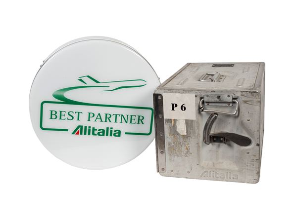 A LOT OF TWO VINTAGE 1980s ALITALIA AIRLINE MODELS