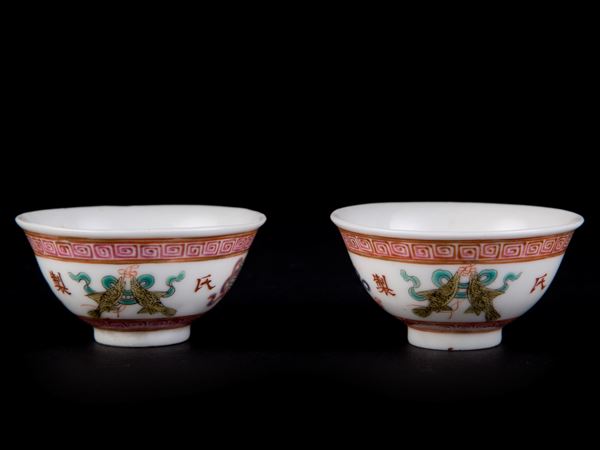 A PAIR OF FAMILLE ROSE BAIJIXIANG CUPS