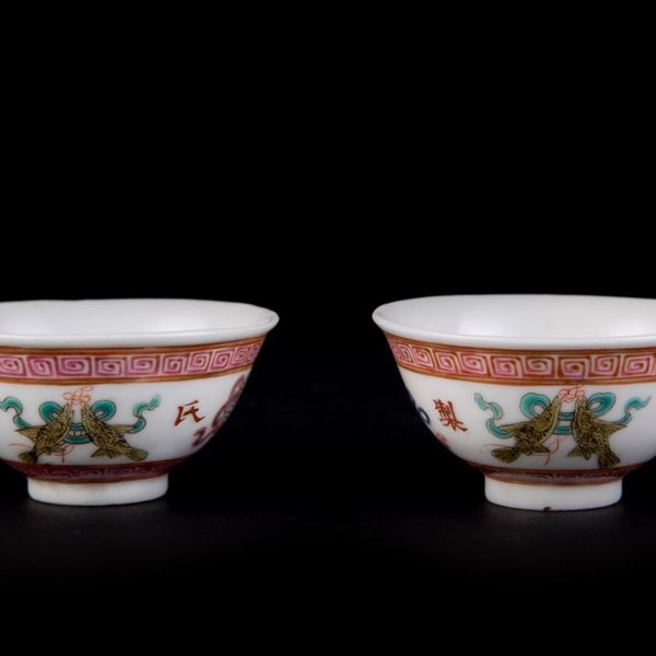 A PAIR OF FAMILLE ROSE BAIJIXIANG CUPS