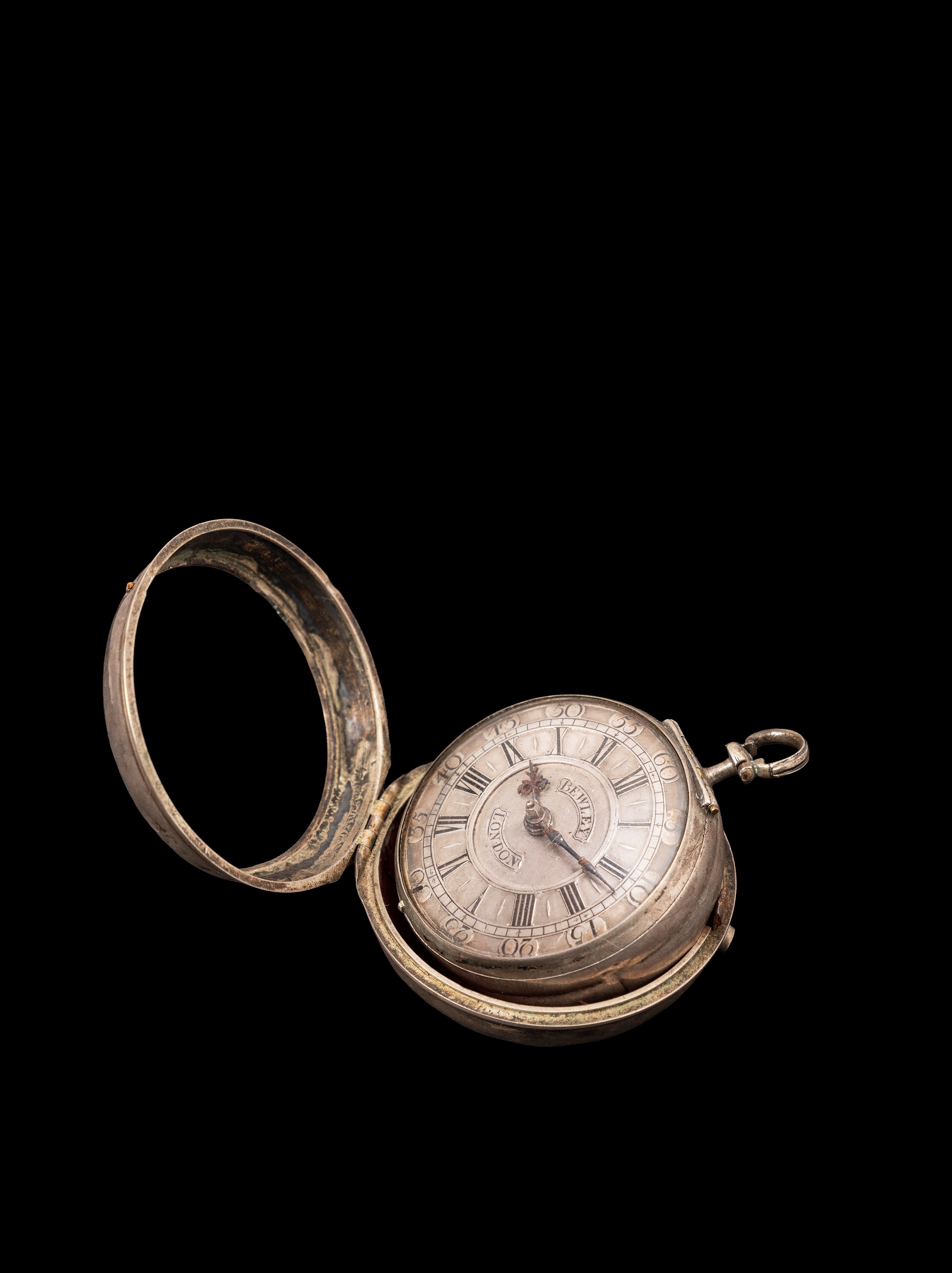 Orologio da tasca, quadrante firmato “Bewley London”, cassa in argento, primo quarto XVIII secolo...