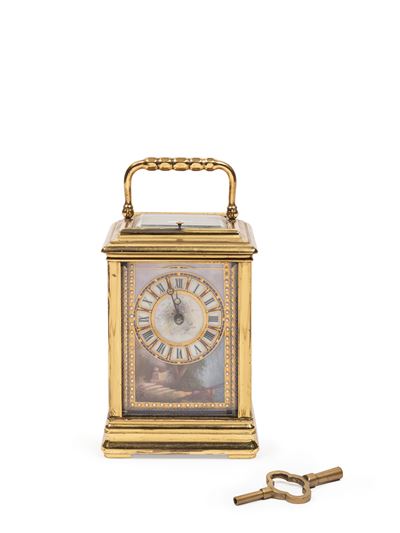 Orologio da carrozza, quadrante con numeri romani e placca in porcellana dipinta, in ottone dorat...