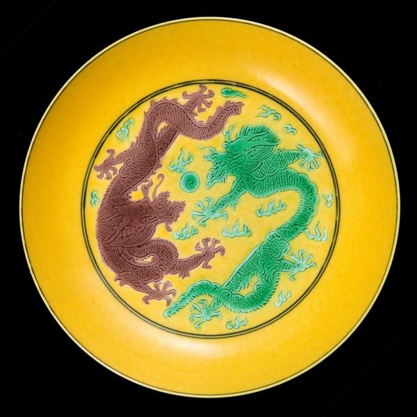 A SMALL YELLOW-GROUND GREEN AND AUBERGINE 'DRAGON' DISH