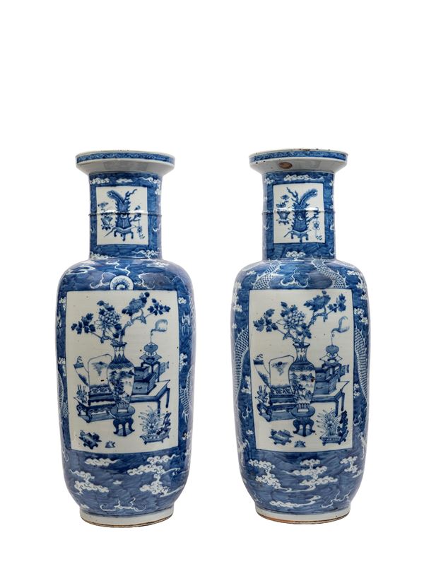 A PAIR OF LARGE BLUE AND WHITE ROULEAU VASES