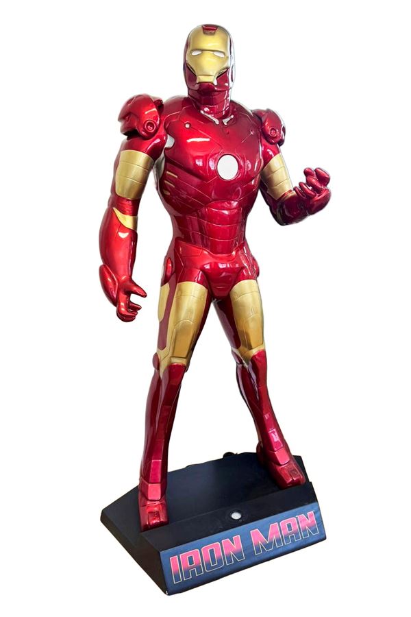 A GIANT MARVEL IRONMAN FIGURE