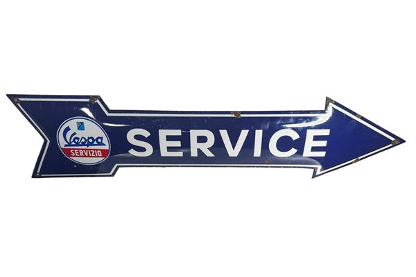 THE DOMED ENAMELED ARROW-SHAPED SIGN PLAQUE, VESPA SERVICE
