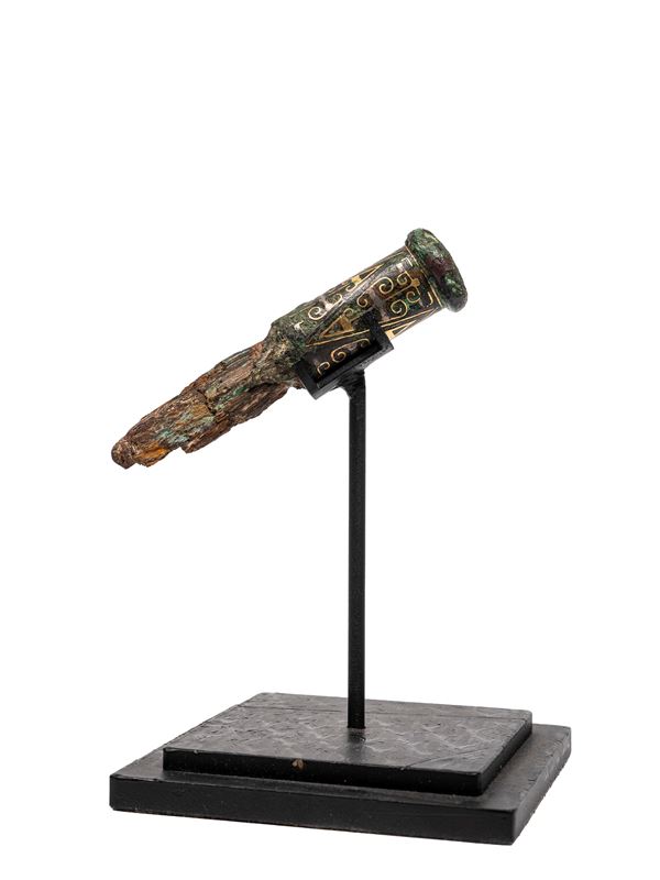 AN INLAID-BRONZE RITUAL DAGGER HANDLE