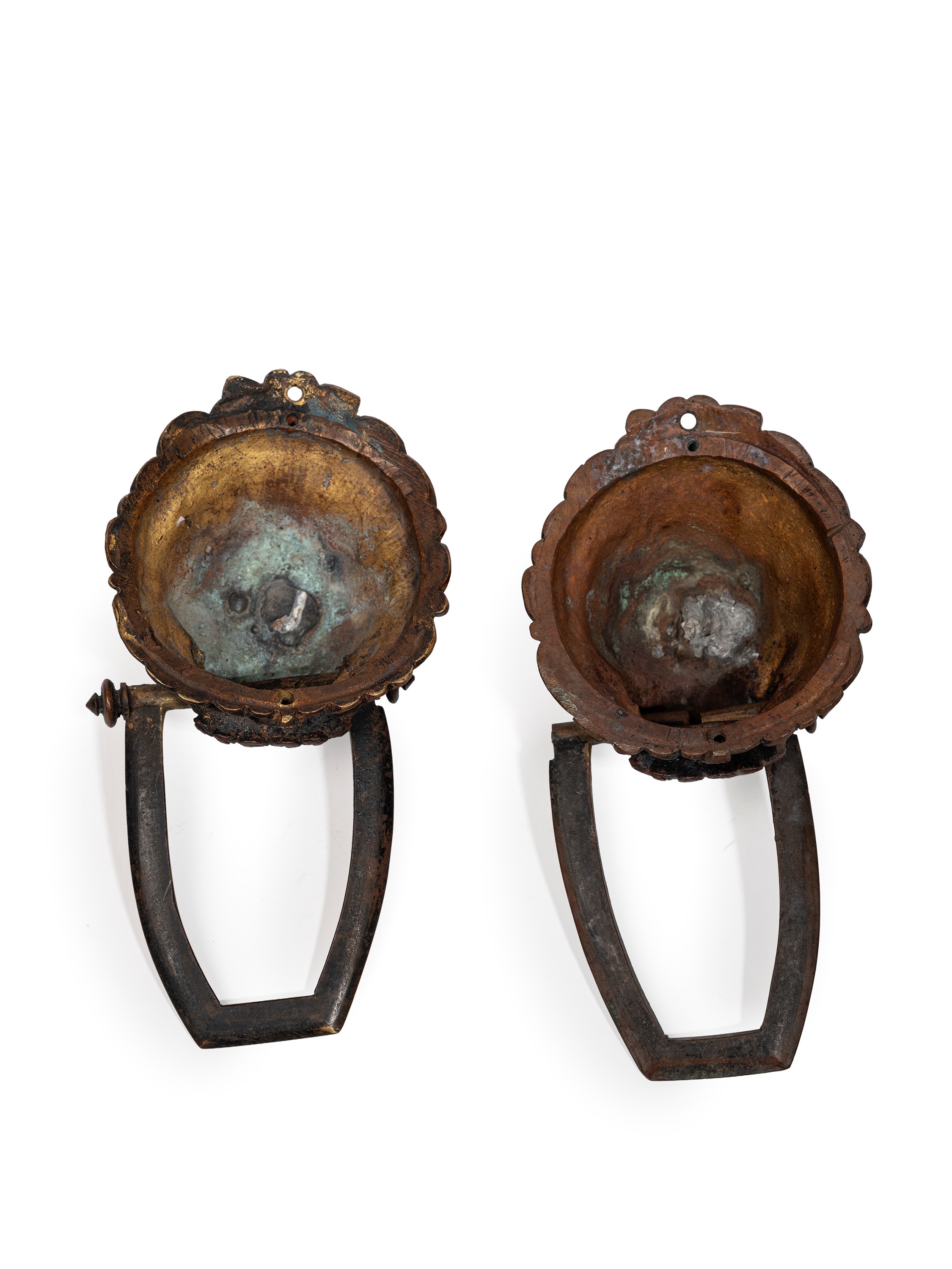 Cina, Coppia di battenti in bronzo a forma di testa di leone (dinastia Qing, XVII-XIX secolo circ...