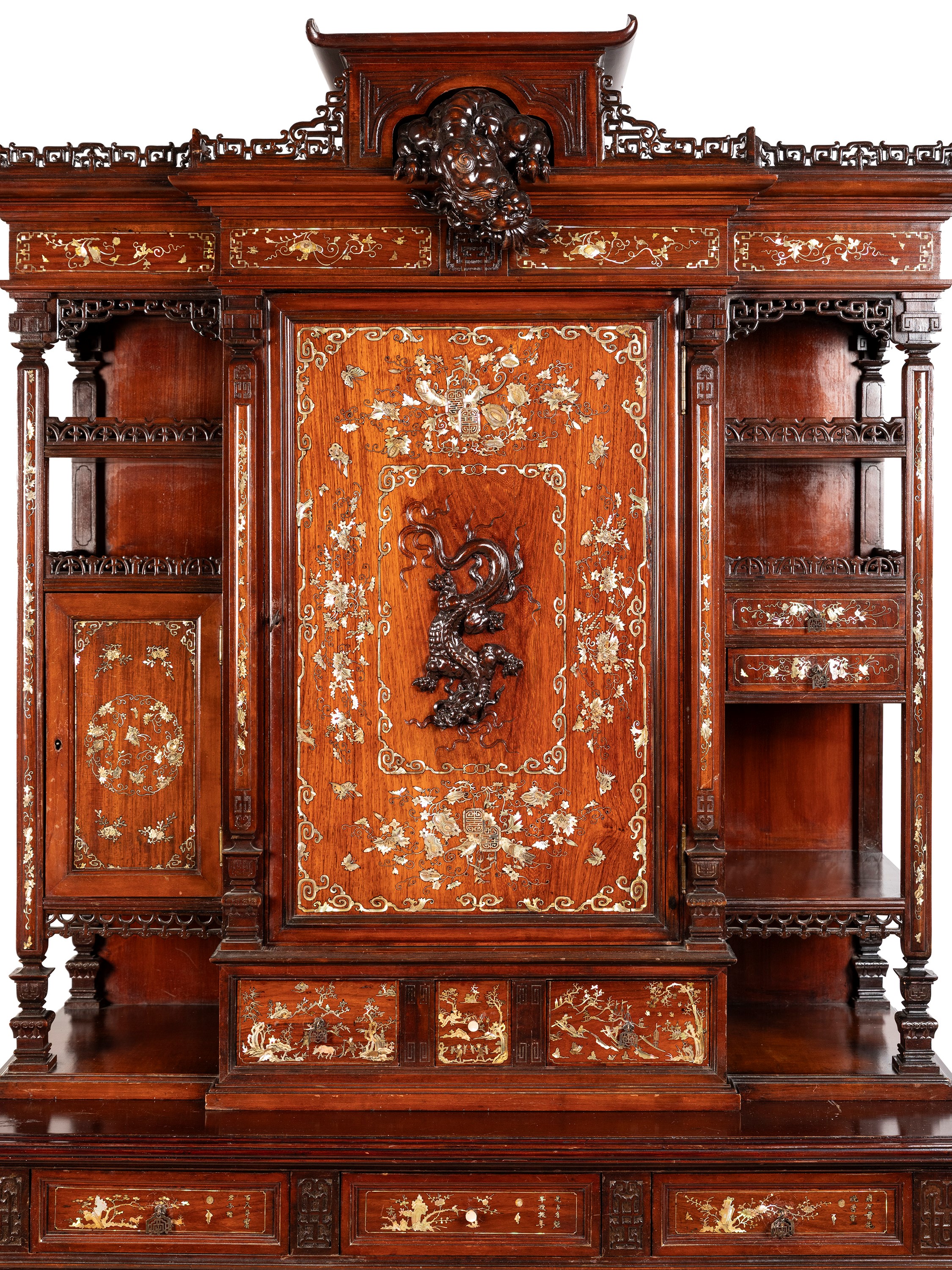 Mobile in Legno con Intarsi Madreperla