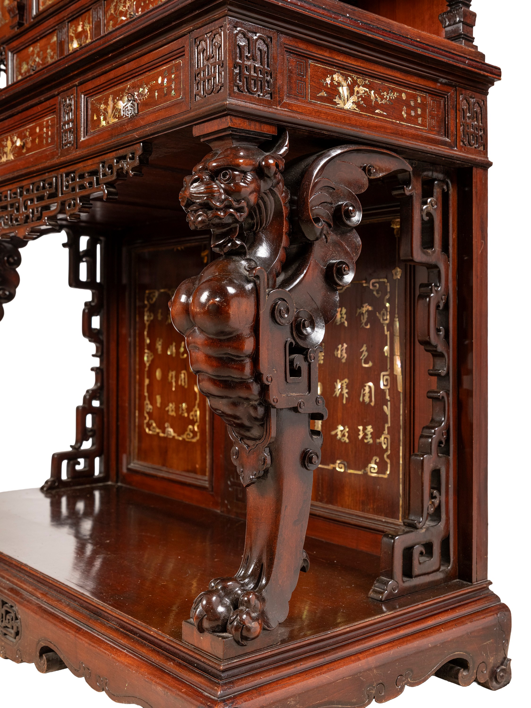 Mobile in Legno con Intarsi Madreperla