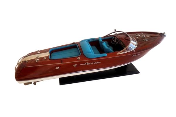 A VINTAGE RIVA AQUARAMA SPEEDBOAT LIMITED EDITION MODEL