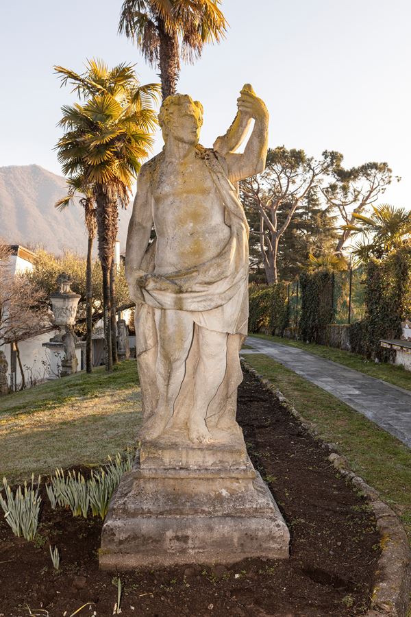 §GRANDE SCULTURA IN PIETRA DI VICENZA RAFFIGURANTE EFESTO
