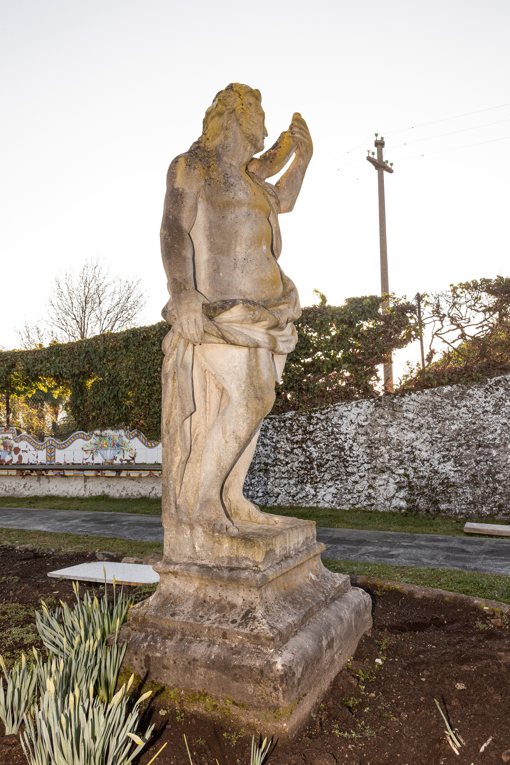 §GRANDE SCULTURA IN PIETRA DI VICENZA RAFFIGURANTE EFESTO