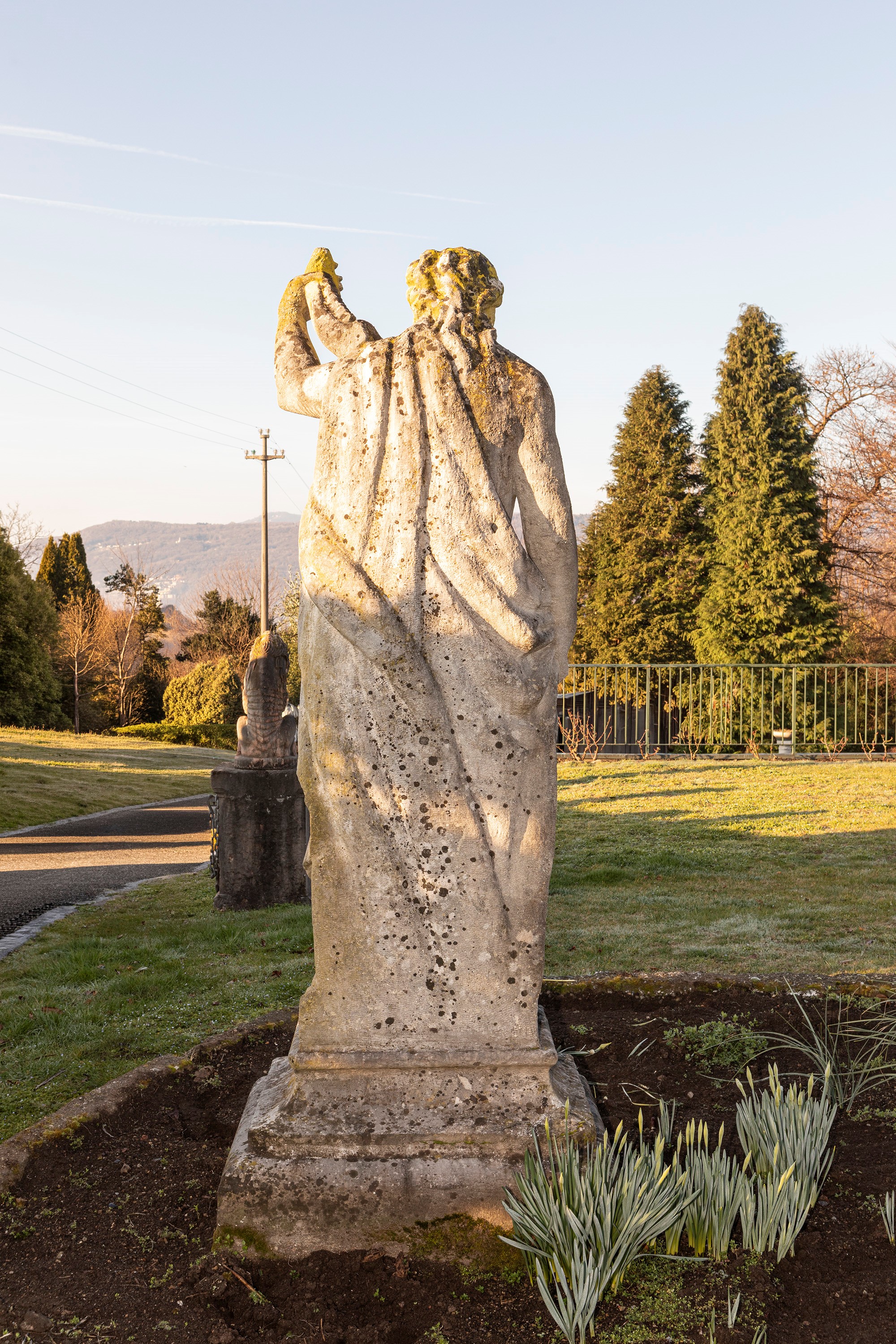 §GRANDE SCULTURA IN PIETRA DI VICENZA RAFFIGURANTE EFESTO