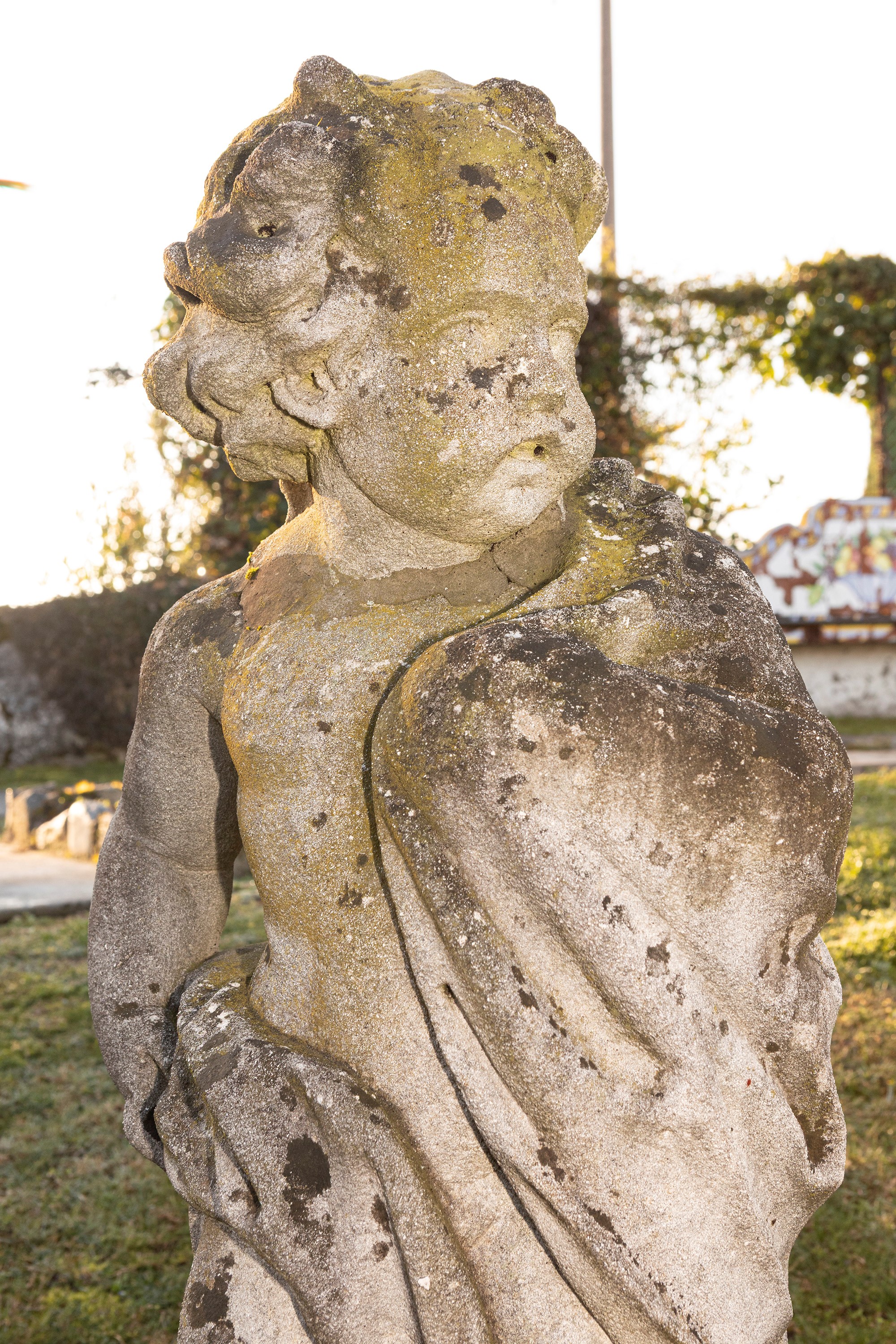 §QUATTRO SCULTURE IN PIETRA DI VICENZA RAFFIGURANTI PUTTI