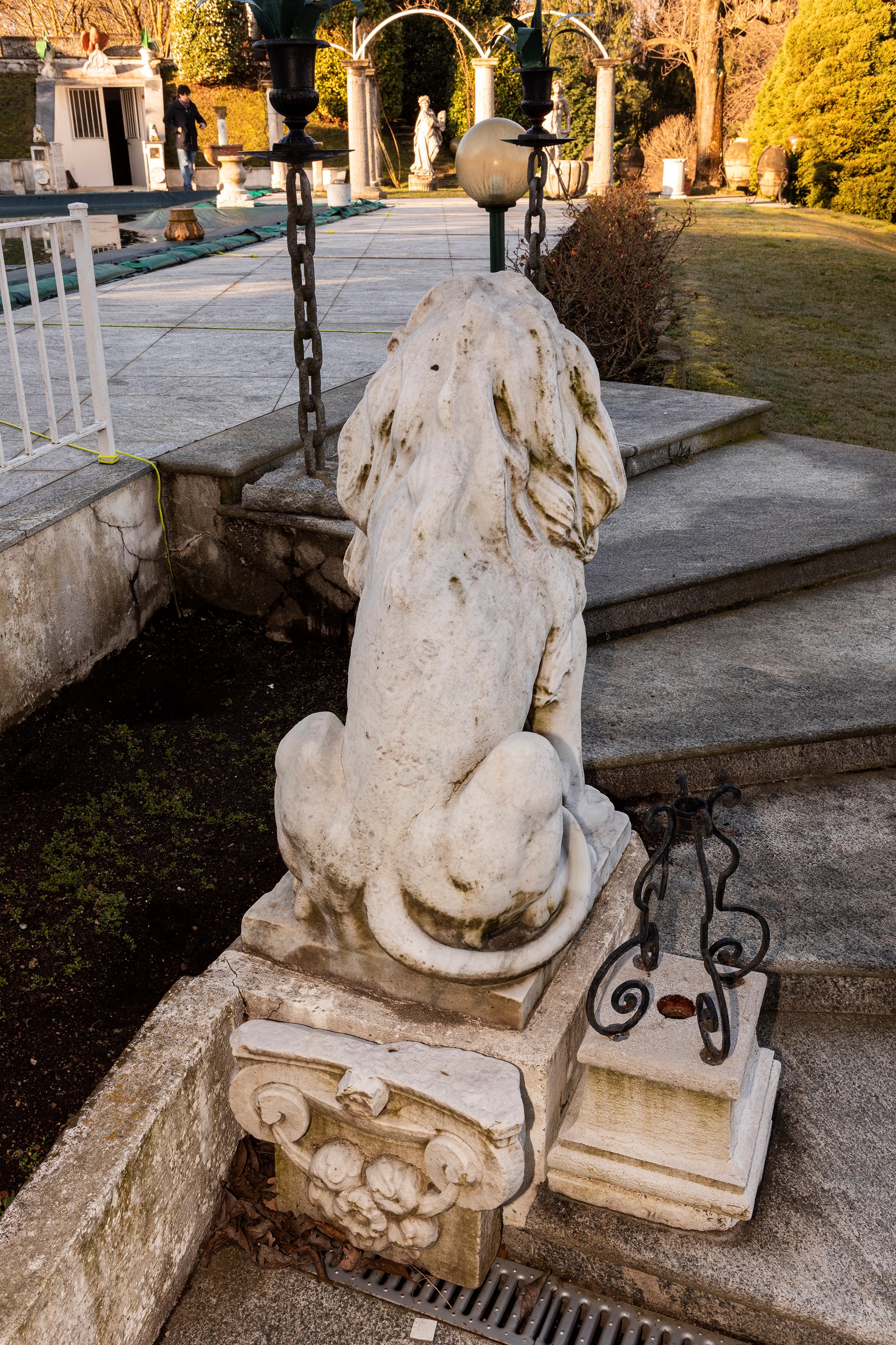 §COPPIA DI GRANDI LEONI IN MARMO